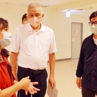 捐贈竹市衛生局注射筒與防護衣　鄭宏輝：提高疫苗利用率！