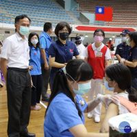 台東高中職以下教職員教師專案疫苗施打　饒慶鈴：讓學校有健康安全學習環境
