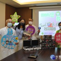 賈永婕現身台南醫院　贈電子喉頭鏡與PAPR 
