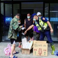 烟花颱風來襲　大溪警助勸離山區居民