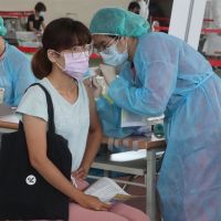 陳其邁市長宣布7月底前 完成國高中與補教人員接種