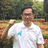 陳水扁「正名台灣」秀5顏色口罩：我們的國家！