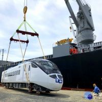 臺鐵新購EMU3000型城際列車　預定30日花蓮港卸船