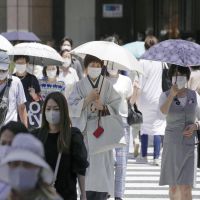 日本新增確診破萬　專家憂醫療系統崩潰