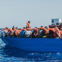移民前仆後繼險渡地中海 救援團體兩天救起逾700人