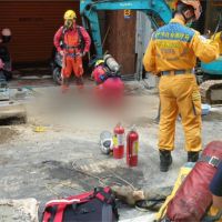 維修瓦斯管線意外 5工人地下涵洞昏迷交疊