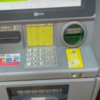 ATM取錢小心！「插卡槽卡卡的」　驚見側錄器