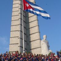 走在十字路口的古巴革命