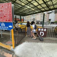 臺南火車站前新設計程車乘客排隊動線 安全有秩序