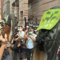 南鐵東移房屋遭拆 社運團體赴民進黨抗議