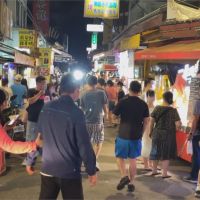 台灣重現報復性出遊 陳時中:未到再降級標準