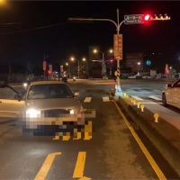 疑酒醉過馬路闖紅燈 男遭車撞頭部受傷