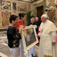 台灣之光！梵蒂岡珍藏藝術家白魚林伯禧作品「富貴平安」 獲教宗親睞典藏