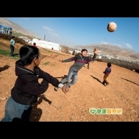 難民營的世界盃！　世展會送愛到敘利亞
