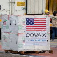 COVAX救急 伊拉克獲贈逾10萬劑AZ疫苗