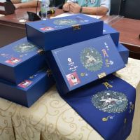 企業捐贈美味月餅　慰勞警消防疫團隊