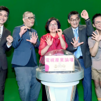 華視【精彩50 繁華視界】電視產業論壇 揭開序幕　王師、那那大師獻唱經典主題曲 