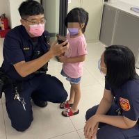 五歲女童徘徊街頭　板警協助安全返家