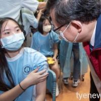 桃市國高中生接種BNT第1天 鄭文燦提醒不適可請疫苗假