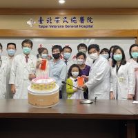 北榮20醫護馬拉松手術18小時 台灣最低體重器捐紀錄！1歲捐腎救回2命