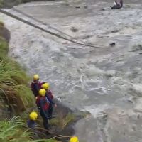 河水暴漲受困溪谷 警民協力21登山客全數獲救