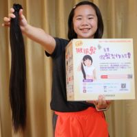 響應捐髮助癌友 游泳小將留髮6年捐出60公分長髮和壓歲錢