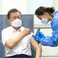南韓開始施打追加劑　文在寅夫婦接種BNT