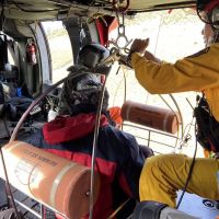 7人登山隊受困丹大溪源營地 直升機成功救援