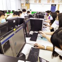 大手牽小手札根資訊教育　中國科大攜高中職合作開設機器人課程