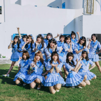 影/AKB48 Team TP穿「水漾藍」格紋制服卡哇伊 平均睡不到三小時、38度氣溫拍MV