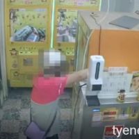 【有片】娃娃機店偷線充手機 業者堅持提告熊貓外送員送法辦