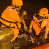 蚵子寮港區父女雙雙落水 海巡遙控式動力救生圈成功馳援