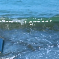 直擊（有影片）／高雄煙火基座殘跡卡旗津沙灘多日險成汙染　民怨：很誇張！市府竟沒處理