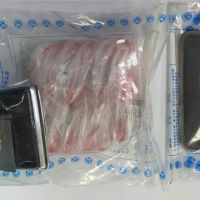 警鳴槍阻拒檢車　毒嫌驚慌自撞安全島