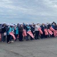 清除海漂垃圾　台塑號召200名志工淨灘