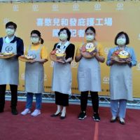 第12家庇護工場正式營運 市長陳其邁陪同憨兒彩繪餅乾