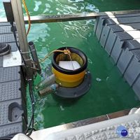 全國首座海洋垃圾桶「SEABIN」　梧棲漁港啟用