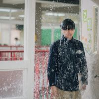《機智校園生活》楊銘威首度飾演老師衰遭惡整 自嘲拍災難片