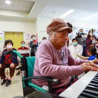 屏基護家為住民陳靈兒　舉辦畫展歡慶102歲壽誕