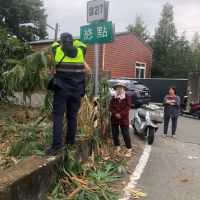 斗南警護民行車安全　主動排除路上危險因子