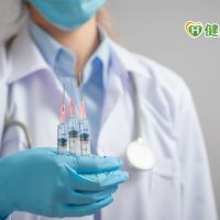 Omicron突破性感染 混打第三劑疫苗有用嗎?專家這樣說