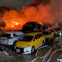 快訊/北市社子島10車起火 現場頻傳爆炸聲、火光四射