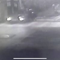 BMW休旅車遭盤查加速逃逸 警遭拖行100公尺全身傷