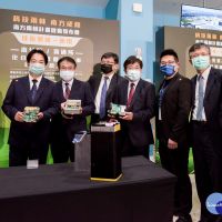 打造台南經濟新動能 黃偉哲深推化合物半導體產業聚落