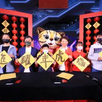 迎新揮毫百位書法家贈春聯 盧秀燕祝虎年大豐收、行大運!