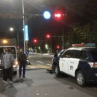 內湖女警疑搶快左轉 撞對向騎士噴飛全身傷