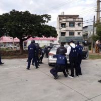 防搶演練街頭上演 頭份警迅速圍捕讓您安心過好年