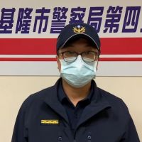 基隆警深夜冒雨活逮娃娃機大盜 守護民眾年節財物