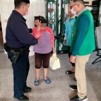 北港警結合張榮發慈善基金會傳愛 分送物資助弱勢過好年
