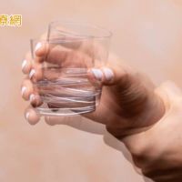 手抖無法拿筷、刷牙 「神波刀」助改善顫抖症